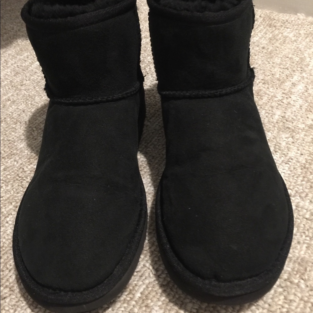 UGGS Short Black Sz 7
